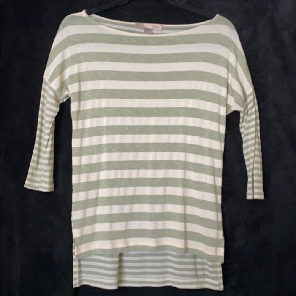 Striped 3/4 sleeve shirt.